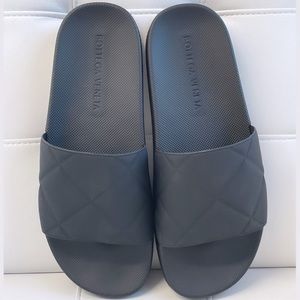 Bottega Venetta black pool slides size 40